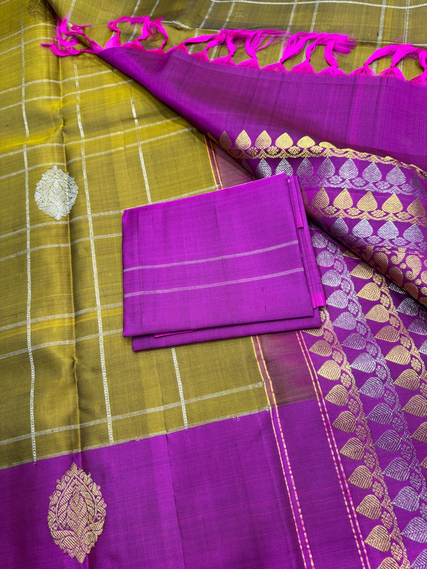 Pear Green And Purple Kanchipuram Borderless Pure Silk Saree in Gold and Silver Zari