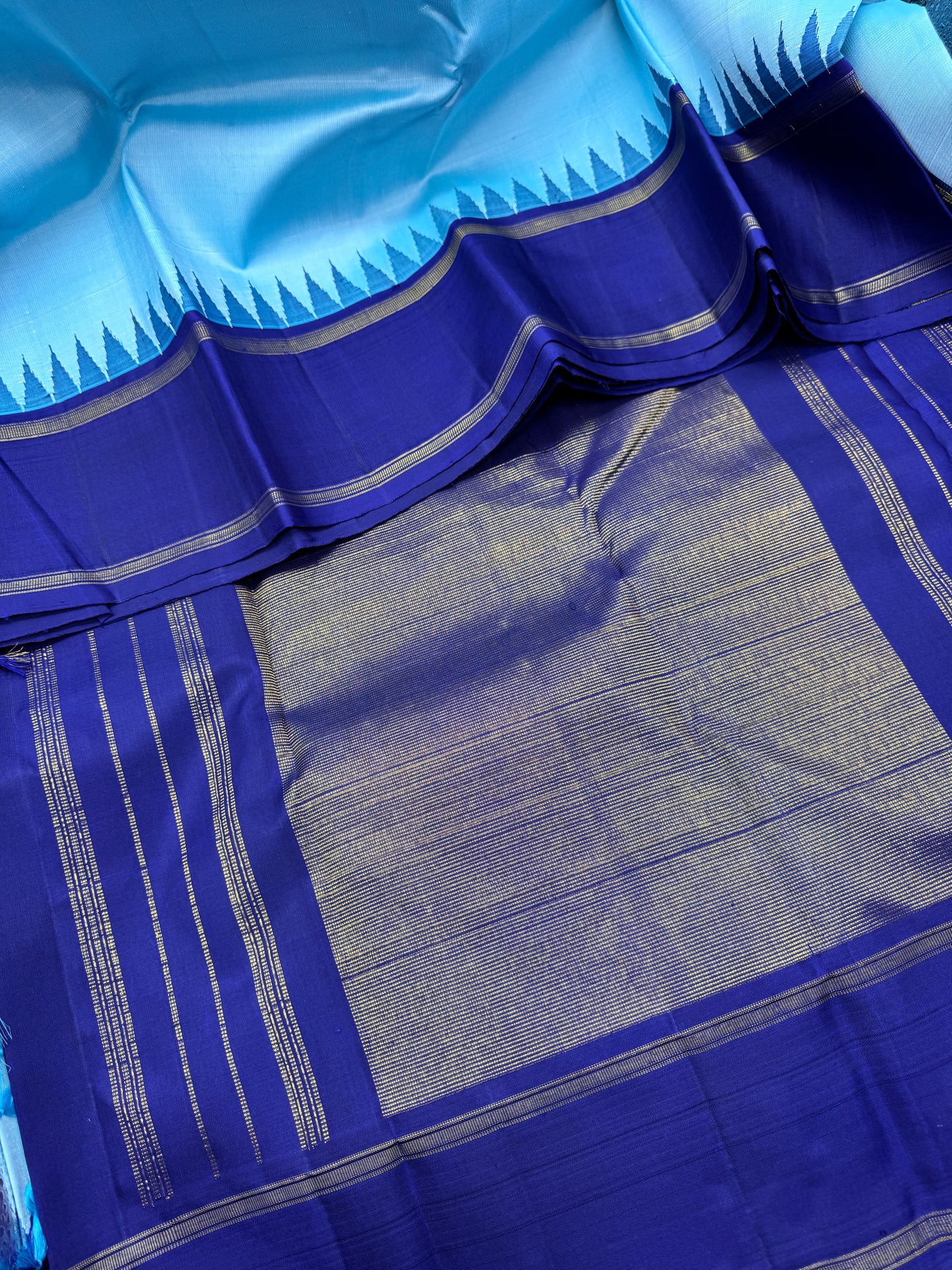 Light Blue Kanchipuram Silk Saree With Dark Blue Pallu